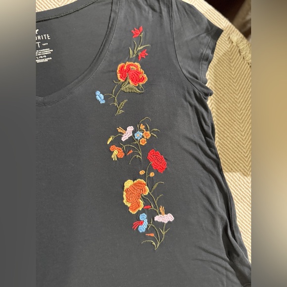 American Eagle Outfitters Dark Gray Floral Embroidered Tee - Picture 4 of 6
